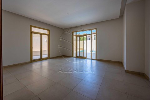 Villa de 4 dormitorios en Abu Dhabi, UAE No. 90027 10