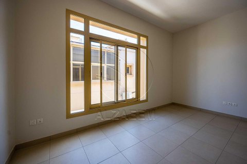 Villa de 4 dormitorios en Abu Dhabi, UAE No. 90027 5