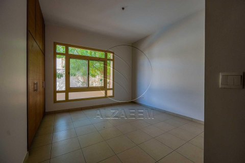 Villa de 4 dormitorios en Abu Dhabi, UAE No. 90027 13