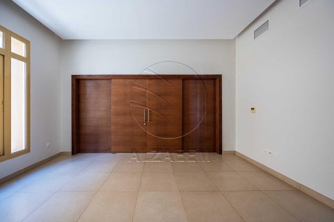 Villa de 4 dormitorios en Abu Dhabi, UAE No. 90027 14