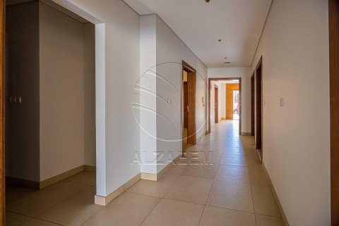 Villa de 4 dormitorios en Abu Dhabi, UAE No. 90027 9