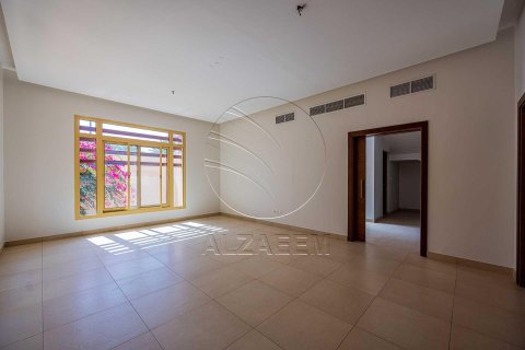 Villa de 4 dormitorios en Abu Dhabi, UAE No. 90027 24