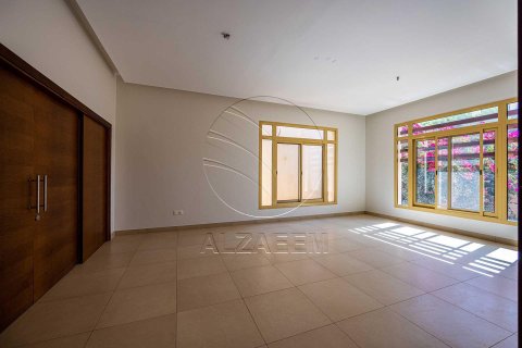 Villa de 4 dormitorios en Abu Dhabi, UAE No. 90027 26