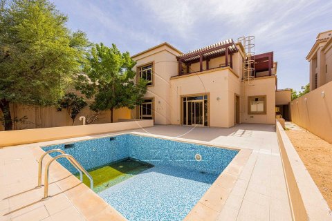 Villa de 4 dormitorios en Abu Dhabi, UAE No. 90027 2