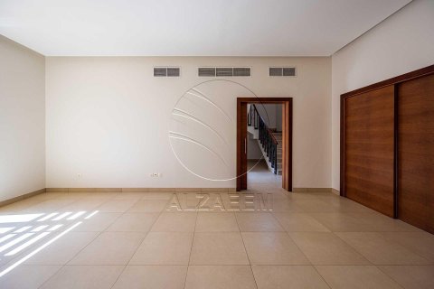 Villa de 4 dormitorios en Abu Dhabi, UAE No. 90027 21