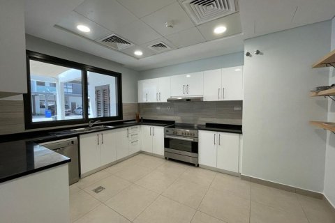 Commercial property de 5 dormitorios en Al Salam Street, UAE No. 79815 5