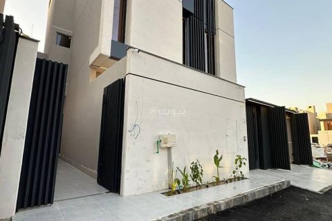 5 bedrooms Villa in Riyadh, Saudi Arabia No. 67354 1