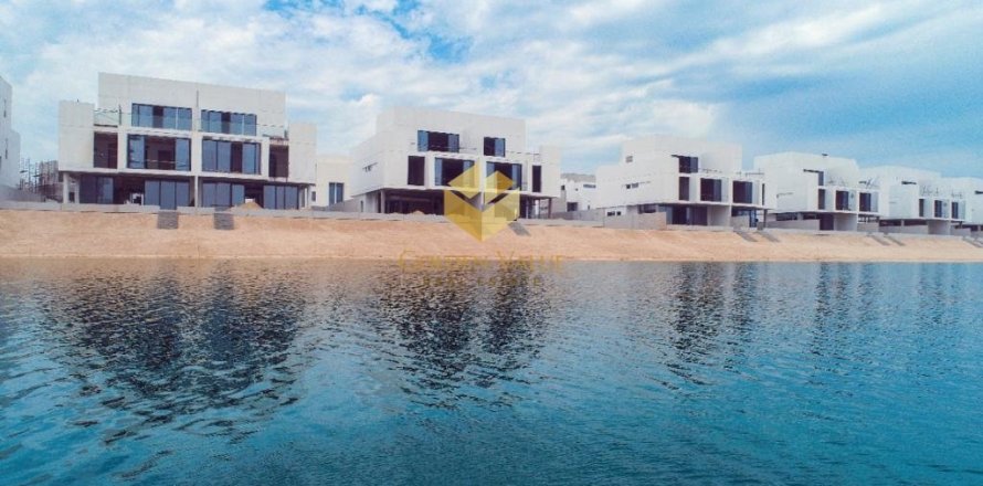 Villa de 4 chambres à Sharjah Waterfront City, UAE No. 96916