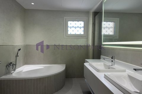5 bedrooms Villa in Doha, Qatar No. 58403 9