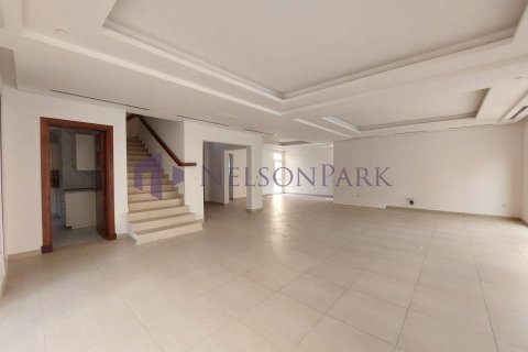 5 bedrooms Villa in Doha, Qatar No. 58403 4