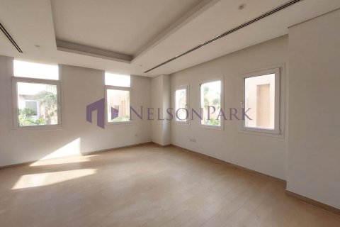 5 bedrooms Villa in Doha, Qatar No. 58403 8