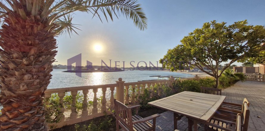 5 bedrooms Villa in Doha, Qatar No. 58403