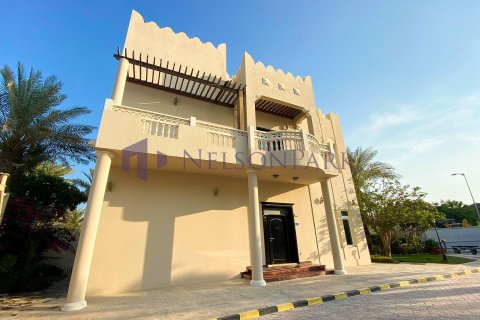 3 bedrooms Villa in Doha, Qatar No. 58404 6