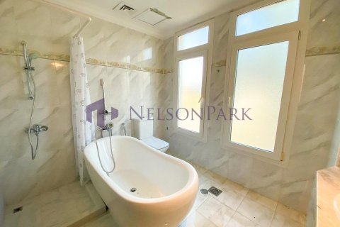 3 bedrooms Villa in Doha, Qatar No. 58404 11