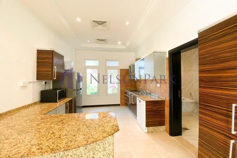 3 bedrooms Villa in Doha, Qatar No. 58404 5