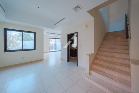 3 غرف نوم فيلا  رقم 105936 2