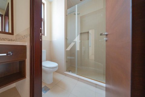 3 غرف نوم فيلا  رقم 105936 21