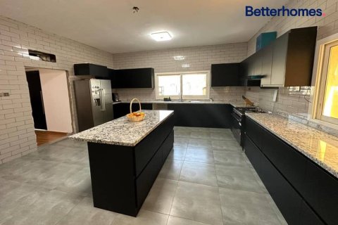 6 bedrooms Villa in Sharjah, UAE No. 9939 14