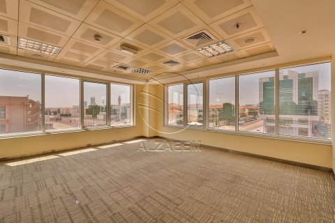 661مربع، عقار تجاري في Al Nahyan Camp, الإمارات العربية المتحدة رقم 91190 17