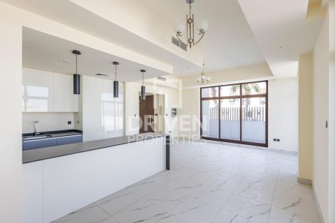 4 bedrooms Townhouse in District 11, UAE No. 84119 3