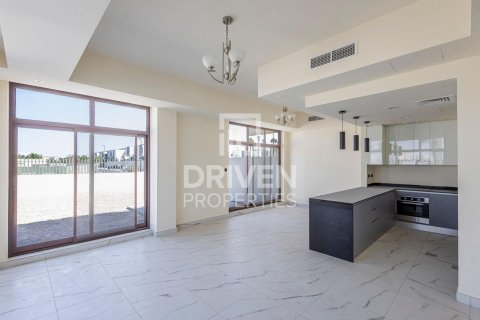 4 bedrooms Townhouse in District 11, UAE No. 84119 2