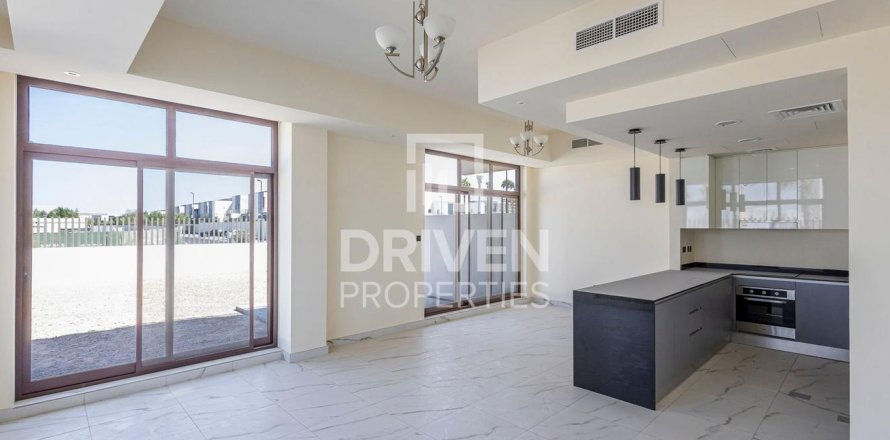 4 bedrooms Townhouse in District 11, UAE No. 84119