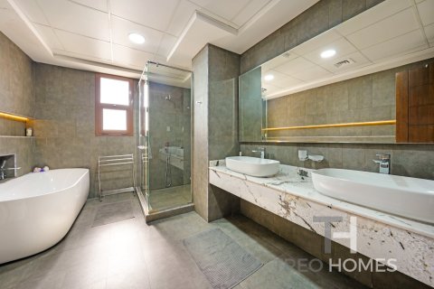 Вилла с 7 спальнями в Jumeirah Park, ОАЭ №73840 27