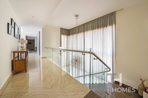 Вилла с 7 спальнями в Jumeirah Park, ОАЭ №73840 17