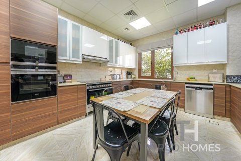Вилла с 7 спальнями в Jumeirah Park, ОАЭ №73840 12