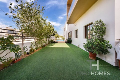 Вилла с 7 спальнями в Jumeirah Park, ОАЭ №73840 16