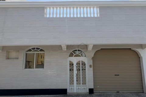 4 bedrooms Villa in Isa Town, Bahrain No. 98839 2