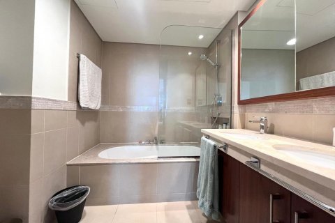 Квартира с 2 спальнями в Burj Vista, ОАЭ №89407 6