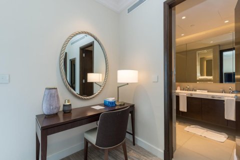 Квартира с 2 спальнями в The Address Residence Fountain Views, ОАЭ №89411 2
