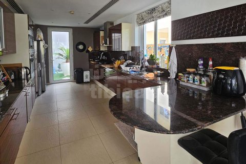 5 bedrooms Villa in Muscat, Oman No. 53612 9
