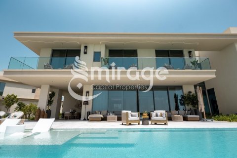 7 bedrooms Villa in Abu Dhabi, UAE No. 18504 2