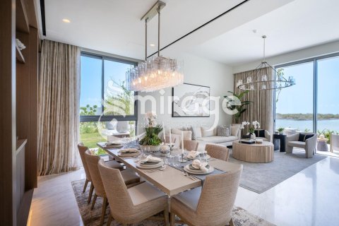 7 bedrooms Villa in Abu Dhabi, UAE No. 18504 8
