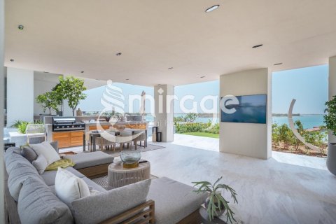 7 bedrooms Villa in Abu Dhabi, UAE No. 18504 5