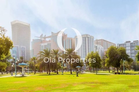 Commercial property de 279m² à Abu Dhabi, UAE No. 65733 2