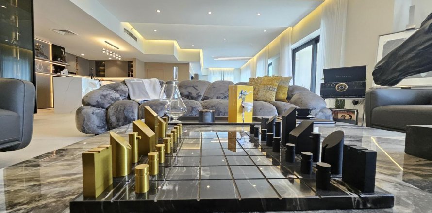 Apartment de 4 dormitorios en Executive Towers, UAE No. 91680