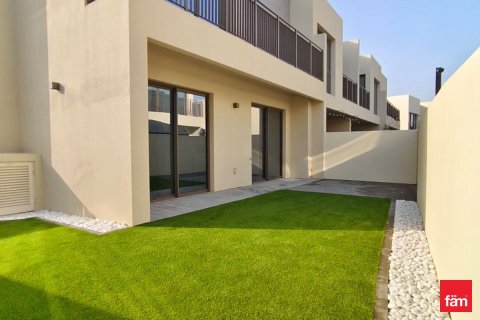 4 bedrooms Villa in Dubai, UAE No. 101342 2