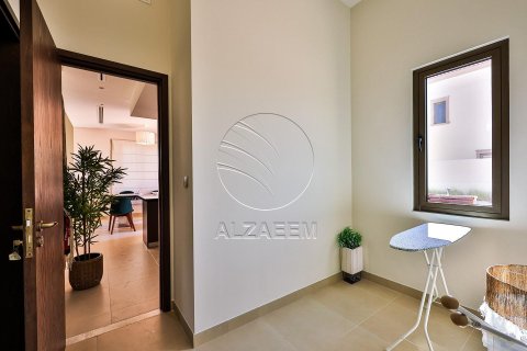 2 bedrooms Townhouse in Khalifa City, UAE No. 90218 3
