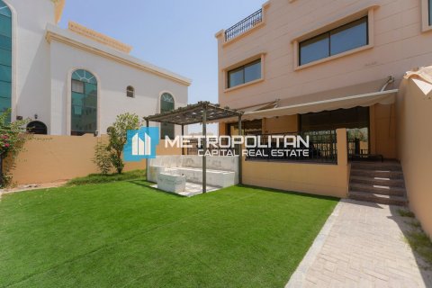 Villa de 4 chambres à Khalifa City, UAE No. 87830 1