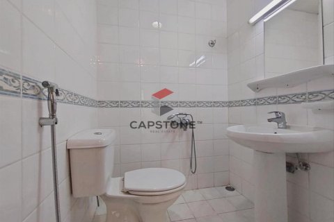 Apartment de 3 dormitorios en Hamdan Street, UAE No. 86374 14