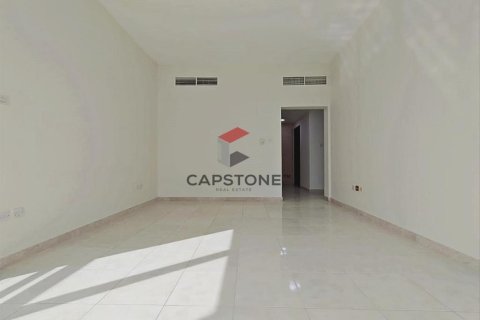 Apartment de 3 dormitorios en Hamdan Street, UAE No. 86374 23