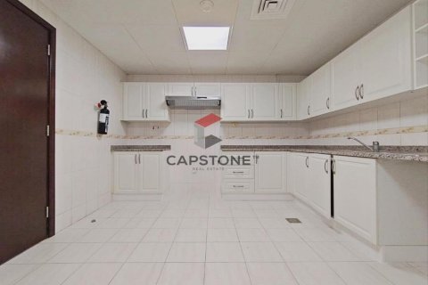 Apartment de 3 dormitorios en Hamdan Street, UAE No. 86374 3