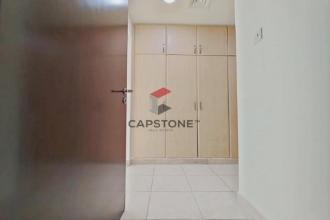 Apartment de 3 dormitorios en Hamdan Street, UAE No. 86374 22