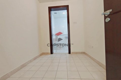Apartment de 3 dormitorios en Hamdan Street, UAE No. 86374 17