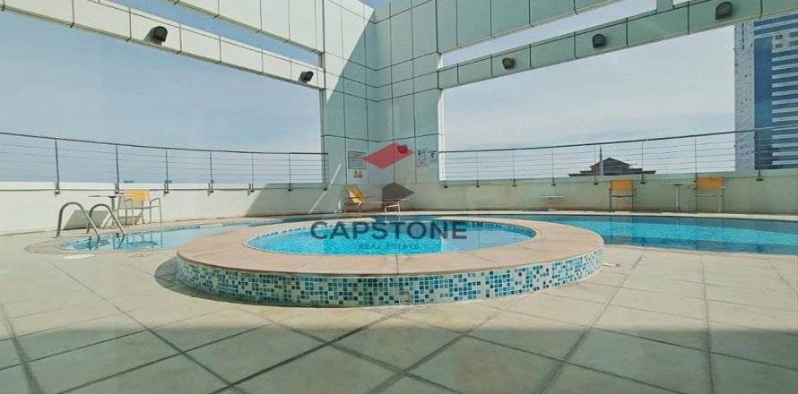 Apartment de 3 dormitorios en Hamdan Street, UAE No. 86374