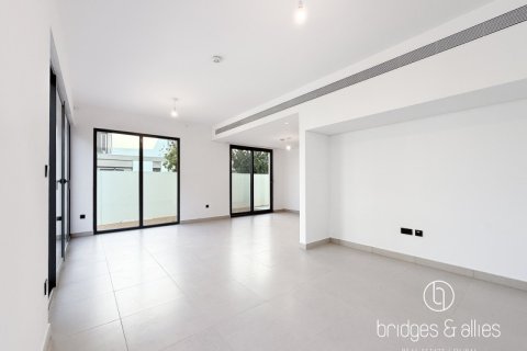 Villa de 4 dormitorios en Dubai, UAE No. 103598 4
