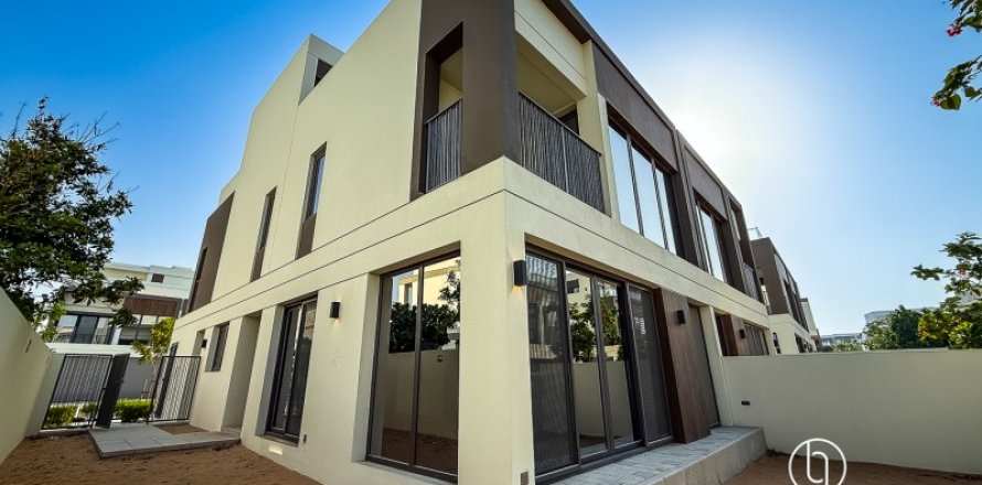Villa de 4 dormitorios en Dubai, UAE No. 103598